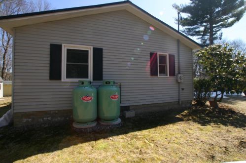 42 Judith St, Danville NH  03819-5141 exterior