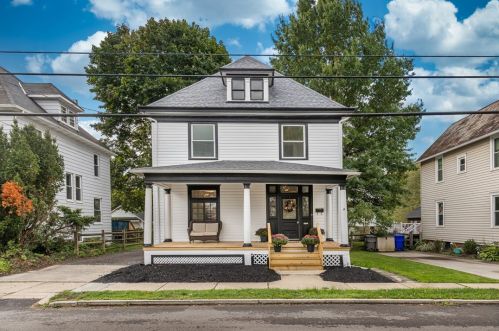 318 New Castle St, Zelienople PA  16063-1336 exterior