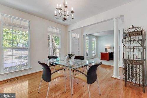 11 Broad Way, Lovettsville VA  20180-8608 exterior