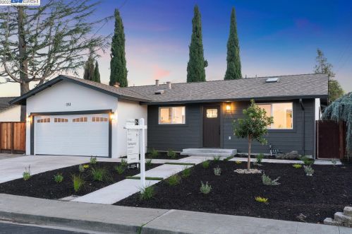 7298 Tamarack Dr, Pleasanton CA  94568-1749 exterior