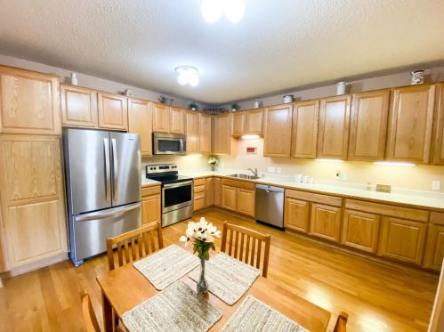 2710 Rushmore Rd, Hastings, MN 55033-3752