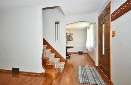 1036 Lindendale Dr, Pittsburgh, PA 15243-1936