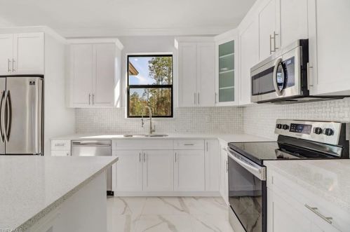 2565 60 Ave, Naples FL 34120-2684 exterior