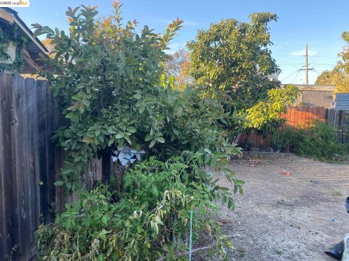 1741 101st Ave, Oakland CA  94603-3301 exterior