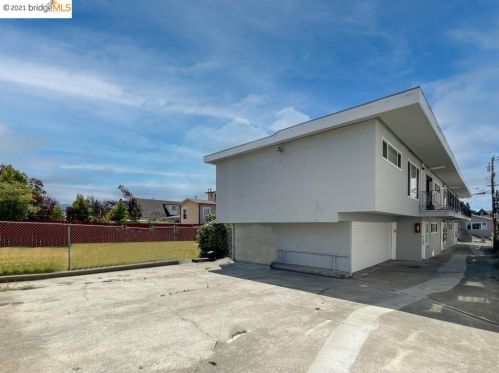 1813 63rd St, Berkeley CA  94703-2732 exterior