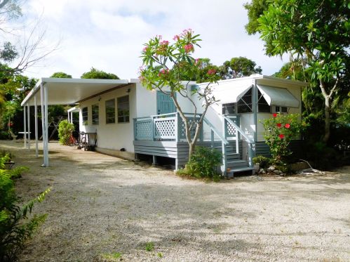 907 Plantation Rd, Key Largo, FL 33037-3026