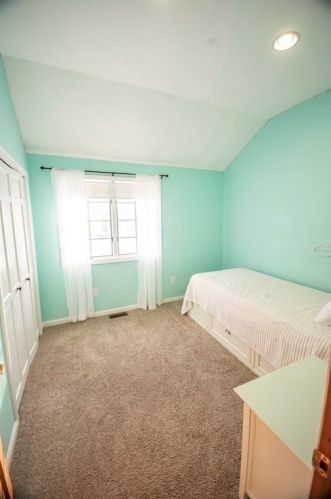 31 Jerome St, Berkley MA 02779-1121 exterior