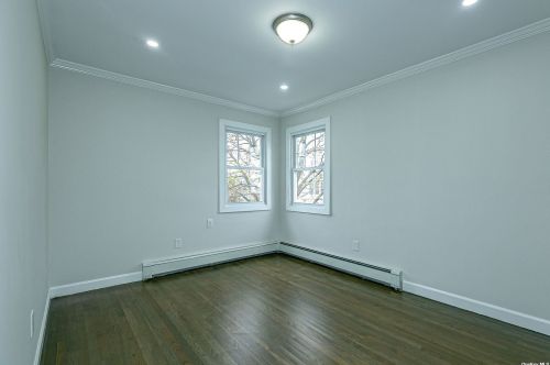 34 5th Ave, New Hyde Park NY  11040-5004 exterior