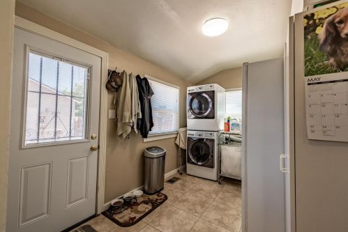 956 J St, Los Banos CA  93635-4321 exterior