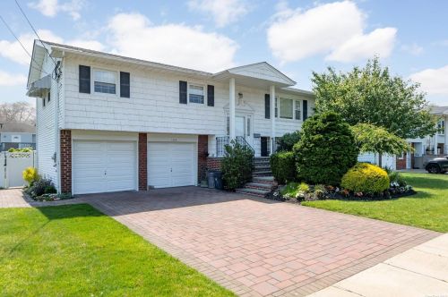 149 Lewis Ave, North Lindenhurst, NY 11757-4231