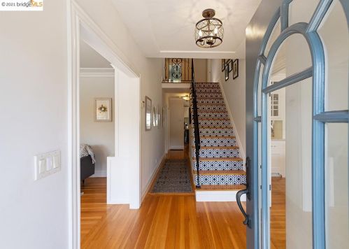504 Boulevard Way, Oakland, CA 94610-1523