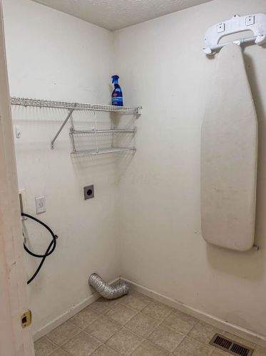 115 Springhouse Dr, Englewood OH  45322-8795 exterior