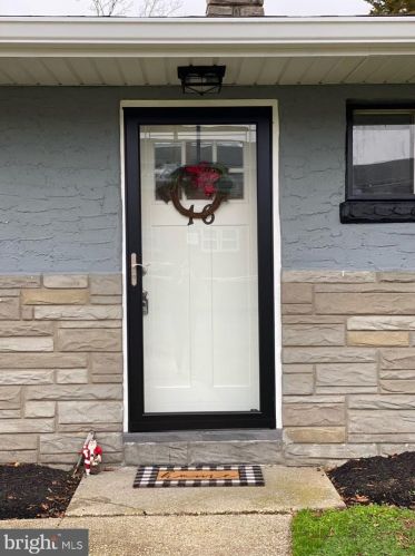 16 Batten Ave, Blenheim NJ  08012-4802 exterior