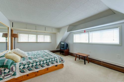 67 Lion Ln, Westbury NY  11590-6330 exterior