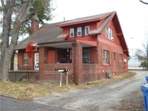 210 Rhodes St, Hendersonville, NC 28739-4952