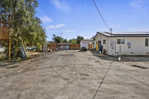 21906 Martin St, Perris CA 92570-8716 exterior