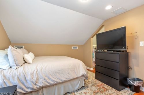 122 Hawthorne St, Roselle Park NJ  07204-1813 exterior