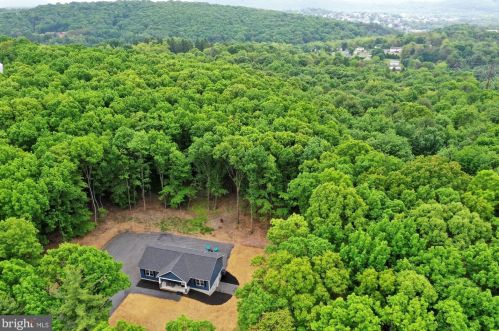 76 Weavers Rd, Primrose, PA 17901-8259