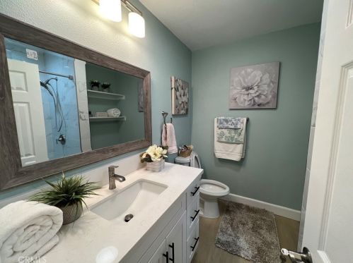 15744 Hartland St, Van Nuys CA  91406-5014 exterior