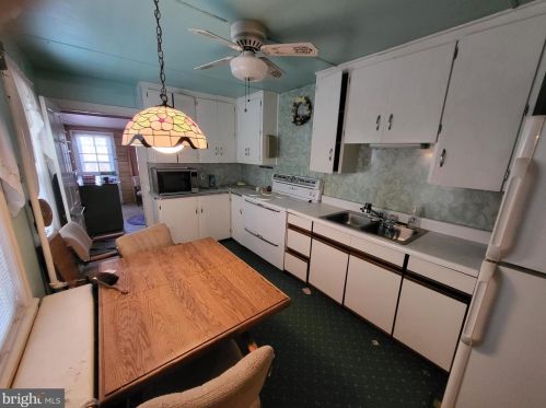 68 Chestnut St, West Cressona, PA 17929-1322