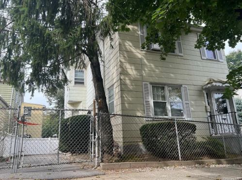 208 8th Ave, Mount Vernon NY  10550-1115 exterior