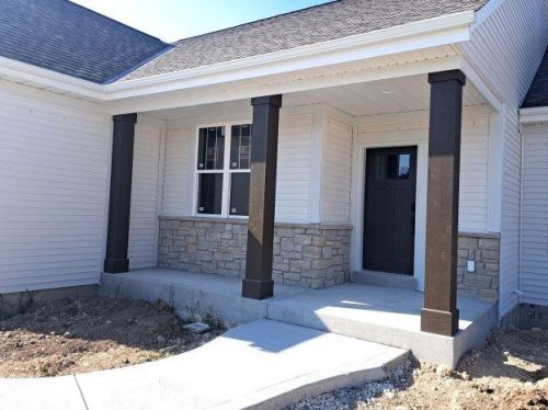 205 Countryside Dr, Slinger, WI 53086-3209