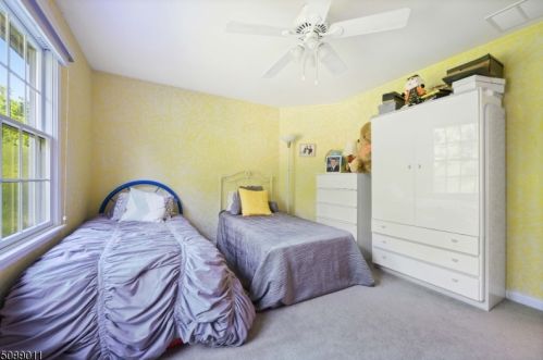 12 Stacey Ct, Sparta NJ  07871-1000 exterior