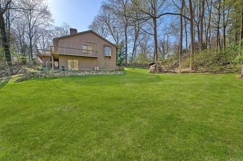 3 Banks Hill Rd, Pleasantville NY  10570-2453 exterior