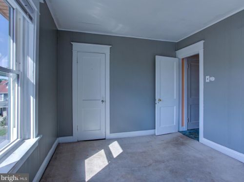 737 28th St, Harrisburg PA 17111-1127 exterior