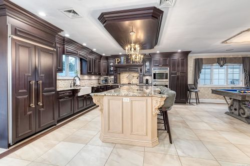 2672 Rachel St, North Bellmore NY  11710-5414 exterior