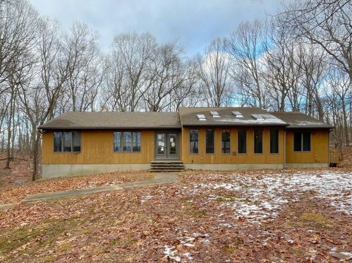 8 Falcon Crest Dr, Providence RI  02919-3100 exterior