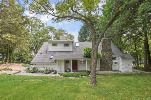 93 Boulevard Dr, Danbury CT  06810-7254 exterior