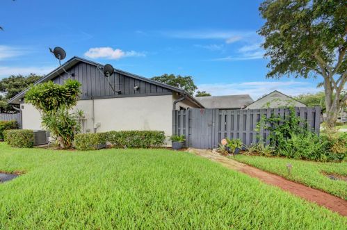 1176 Shibumy Cir, West Palm Beach, FL 33415-4829