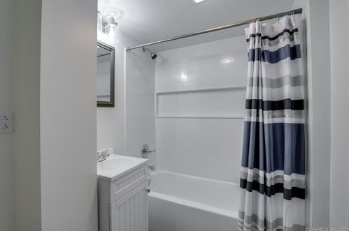 80 Circle Dr, Litchfield CT  06750-1710 exterior