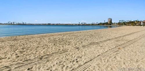 1155 Pacific Beach Dr, San Diego CA  92109-5149 exterior