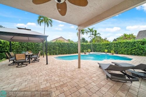 1277 144th Ter, Hollywood FL  33028-2925 exterior