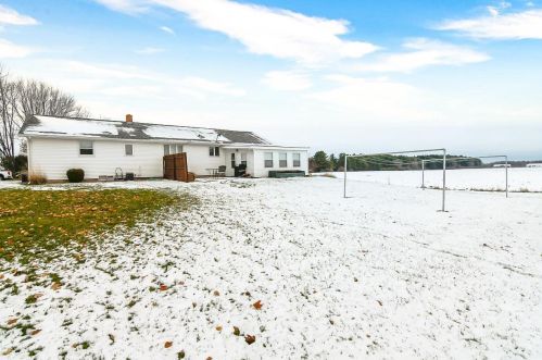 215 6th St, Cato, WI 54230-9303