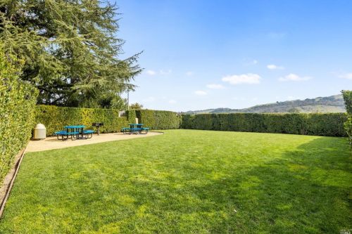 126 Apple Ln, Santa Rosa CA  95407-7604 exterior