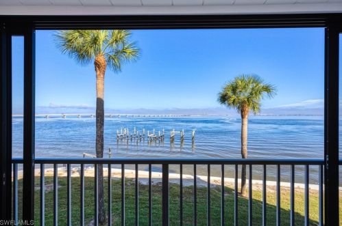 760 Sextant Dr, Sanibel, FL 33957-3825