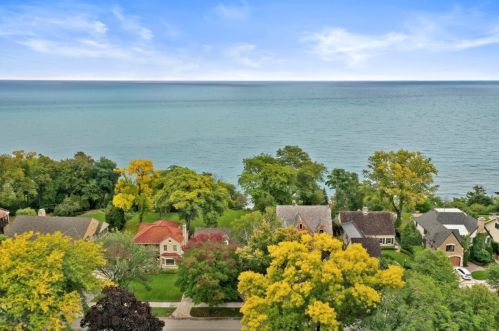 4114 Lk Dr, Milwaukee WI 53211-1719 exterior