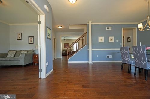 316 Woodbridge Dr, Etters, PA 17319-9596