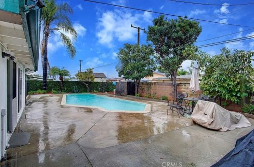 7712 Davmor Ave, Stanton CA 90680-3113 exterior