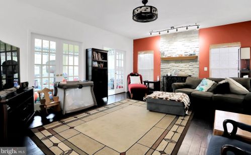 357 Locust Grove Dr, Purcellville VA  20132-3285 exterior