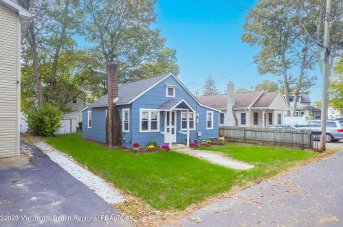 18 Liverpool Rd, Bricktown, NJ 08723-5520