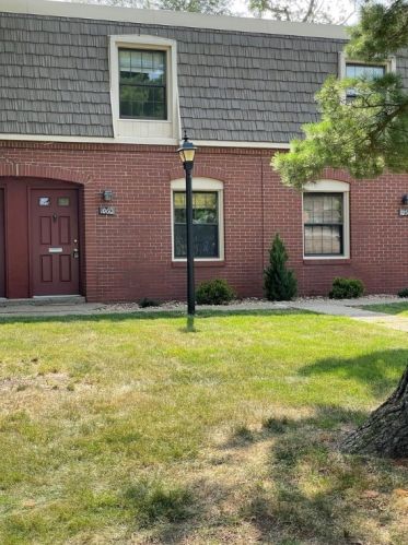 1060 Pennsbury Blvd, Pittsburgh, PA 15205-1634