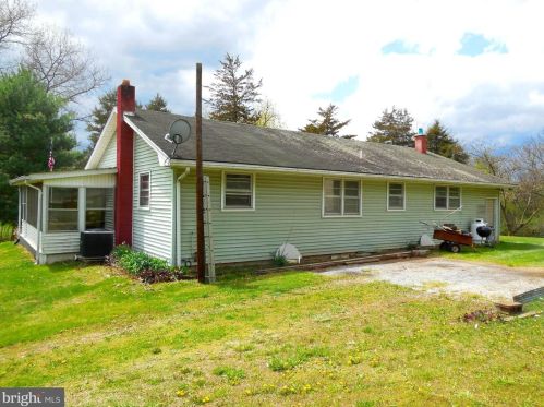 313 Cave Spring Ln, Edinburg VA  22824-3407 exterior