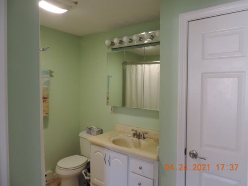 43 Stonegate Ln, Derry NH  03038-2566 exterior