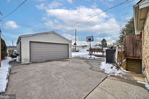 7211 Jefferson St, Harrisburg PA 17111-5246 exterior