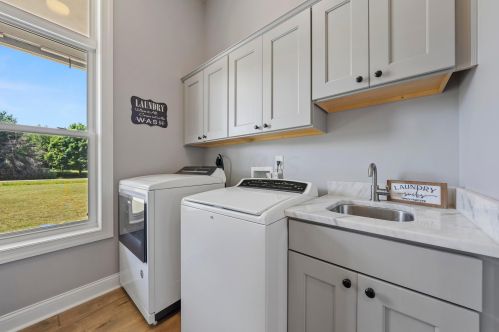 1043 Carryback Dr, Pataskala OH 43062-9543 exterior