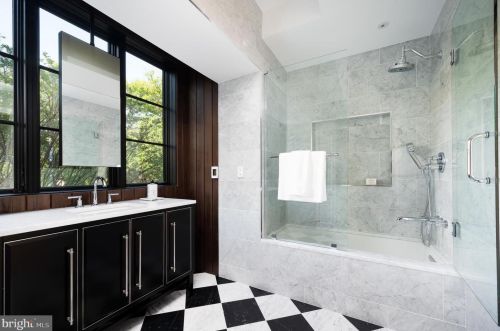 3302 Cleveland Ave, Washington DC 20008-3456 exterior